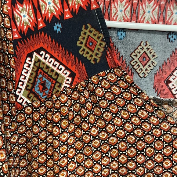Women’s Umgee Tunic Blouse in Aztec Print Size M - Picture 2 of 6